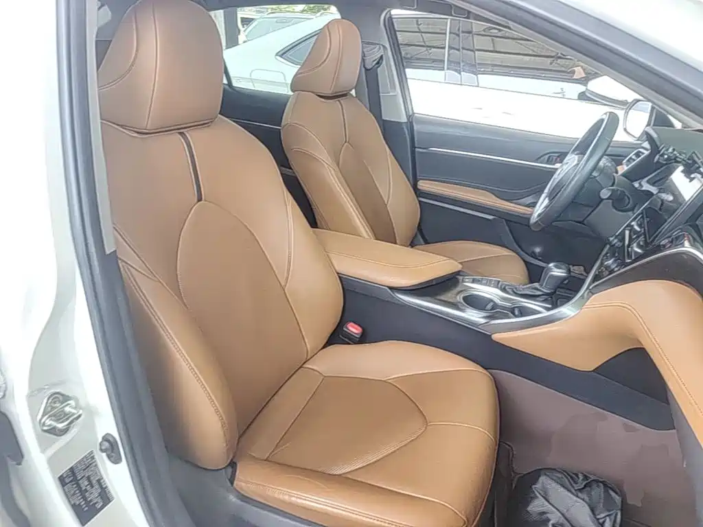 Toyota Camry 2022 — фото 25