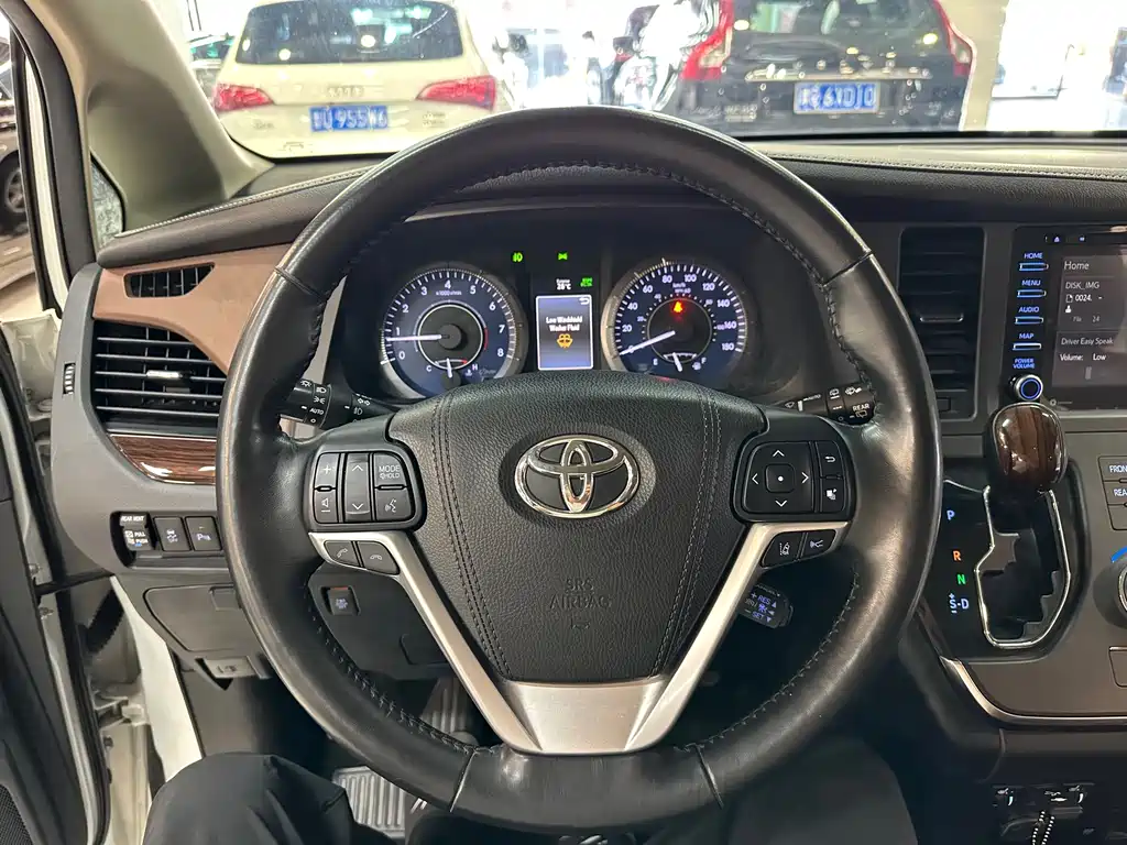 Toyota Sienna 2019 — фото 23