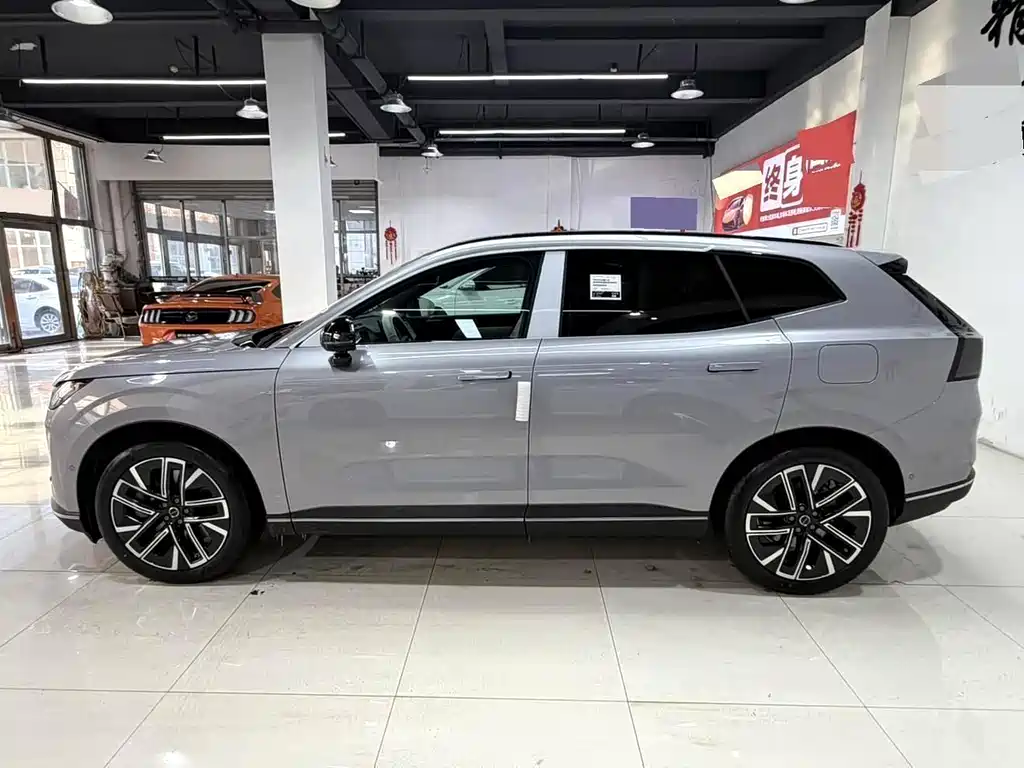 Volvo XC70 PHEV 2025 — фото 4