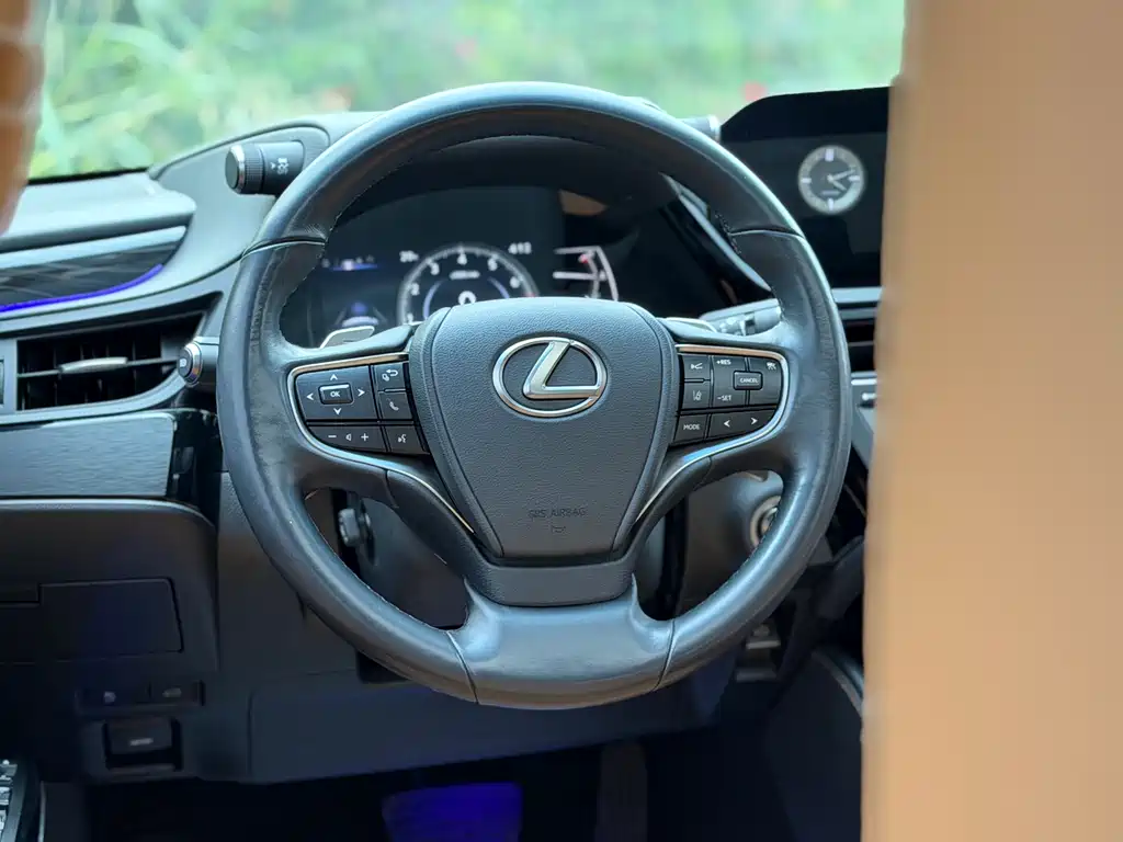Lexus ES 2021 — фото 27