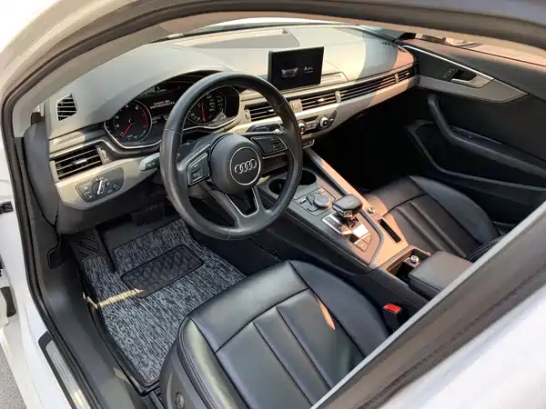 Audi A4L 2018