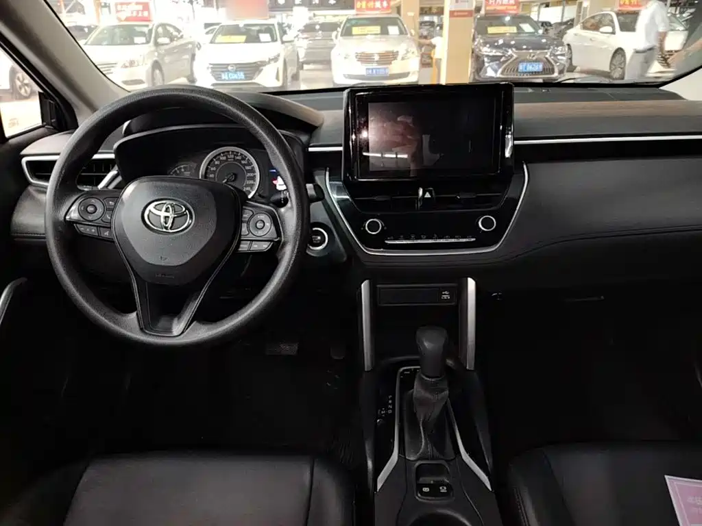 Toyota Corolla Cross 2023 — фото 10