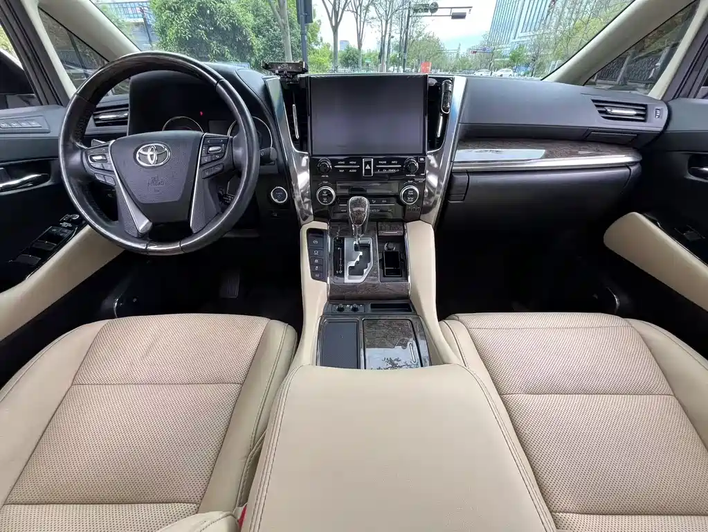 Toyota Alphard 2023 — фото 10