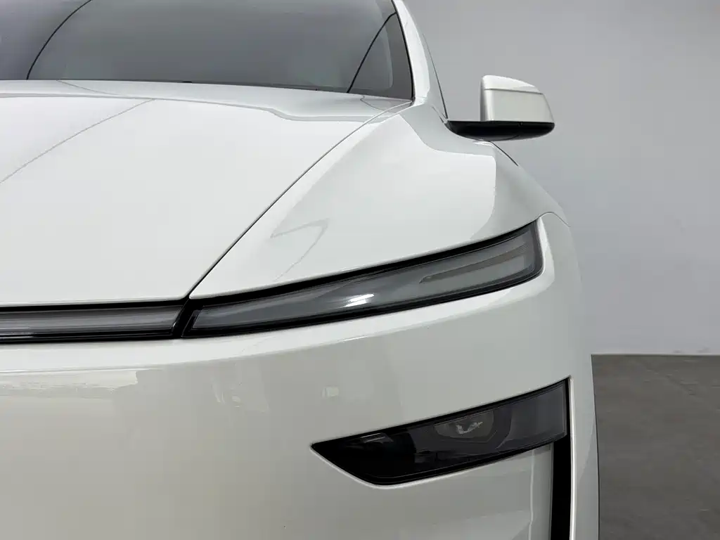 Tesla Model Y 2025 — фото 12