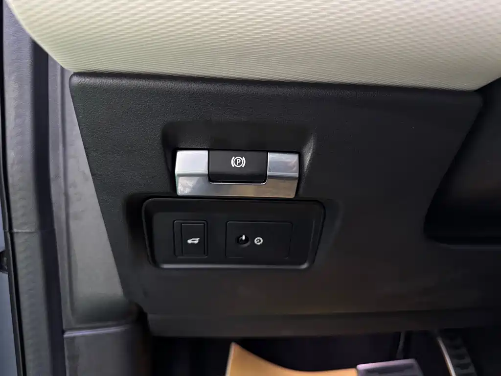 Land Rover Discovery Sport 2021 — фото 17