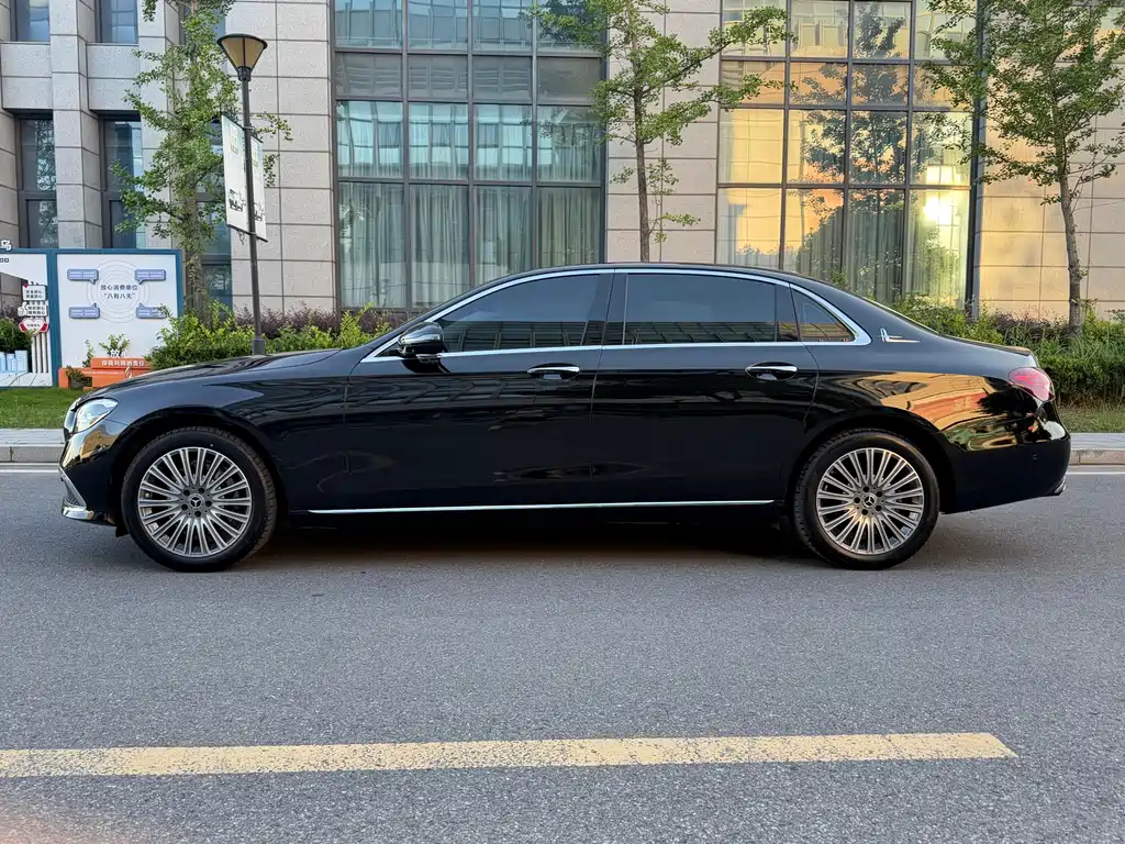 Mercedes-Benz E-Class 2023 — фото 15