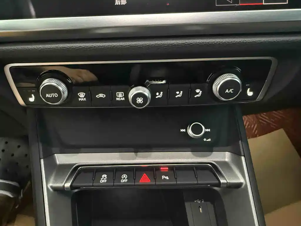 Audi Q3 2022 — фото 14