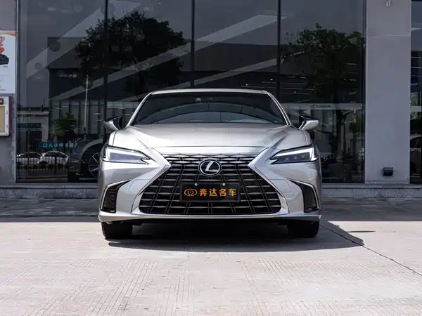 Lexus ES 2025