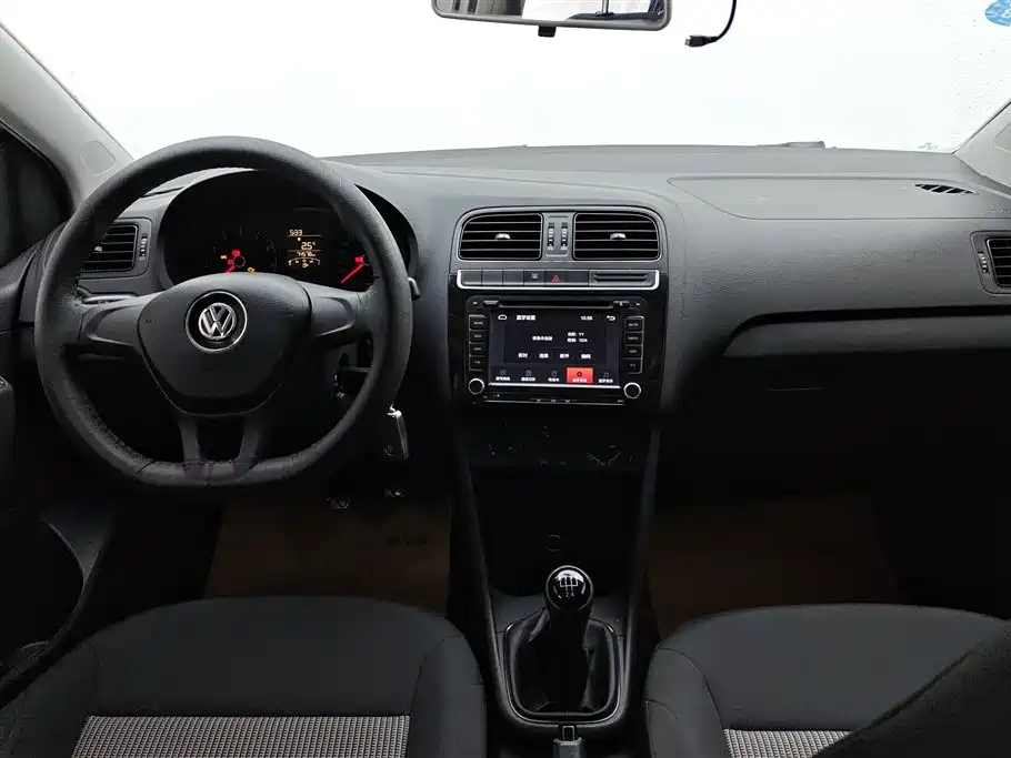 Volkswagen Polo 2015 — фото 12