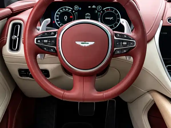 Aston Martin DBX 2022