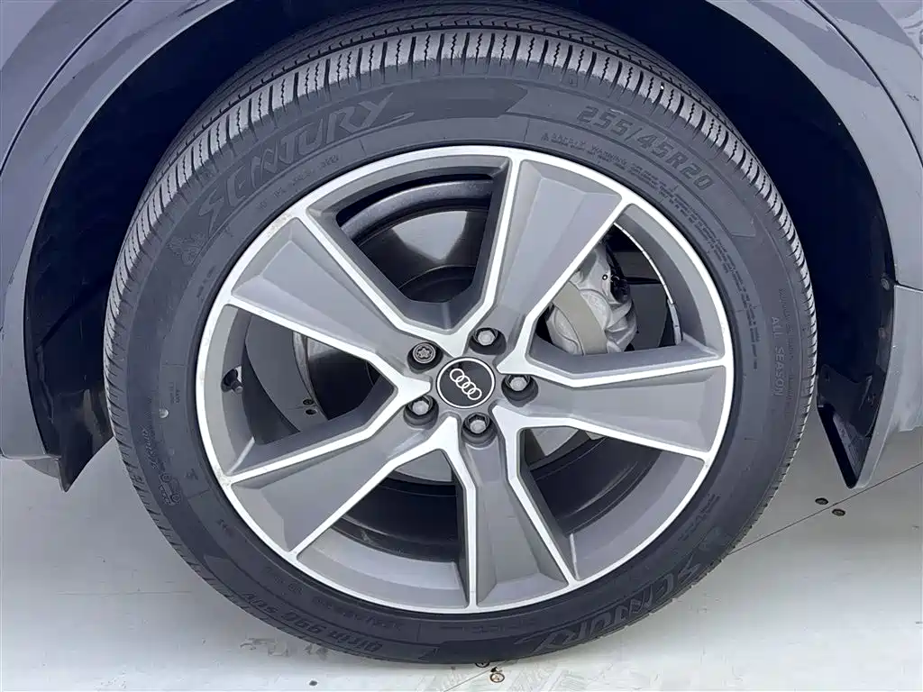 Audi Q5L 2021 — фото 11