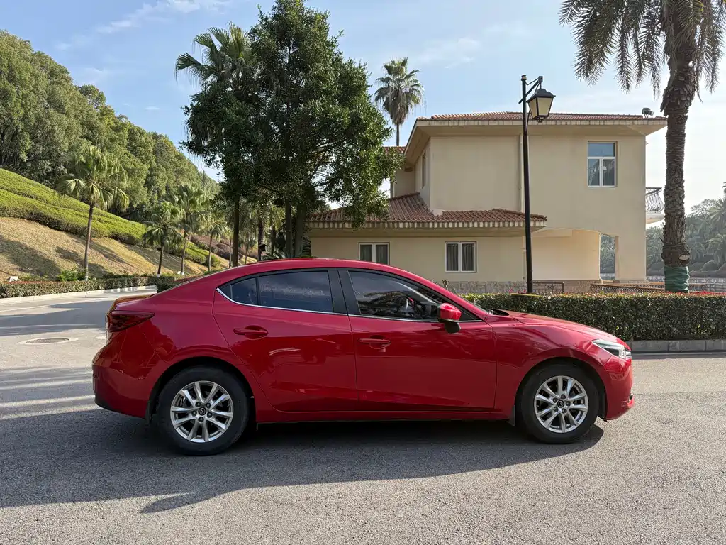 Mazda 3 Axela 2019 — фото 7