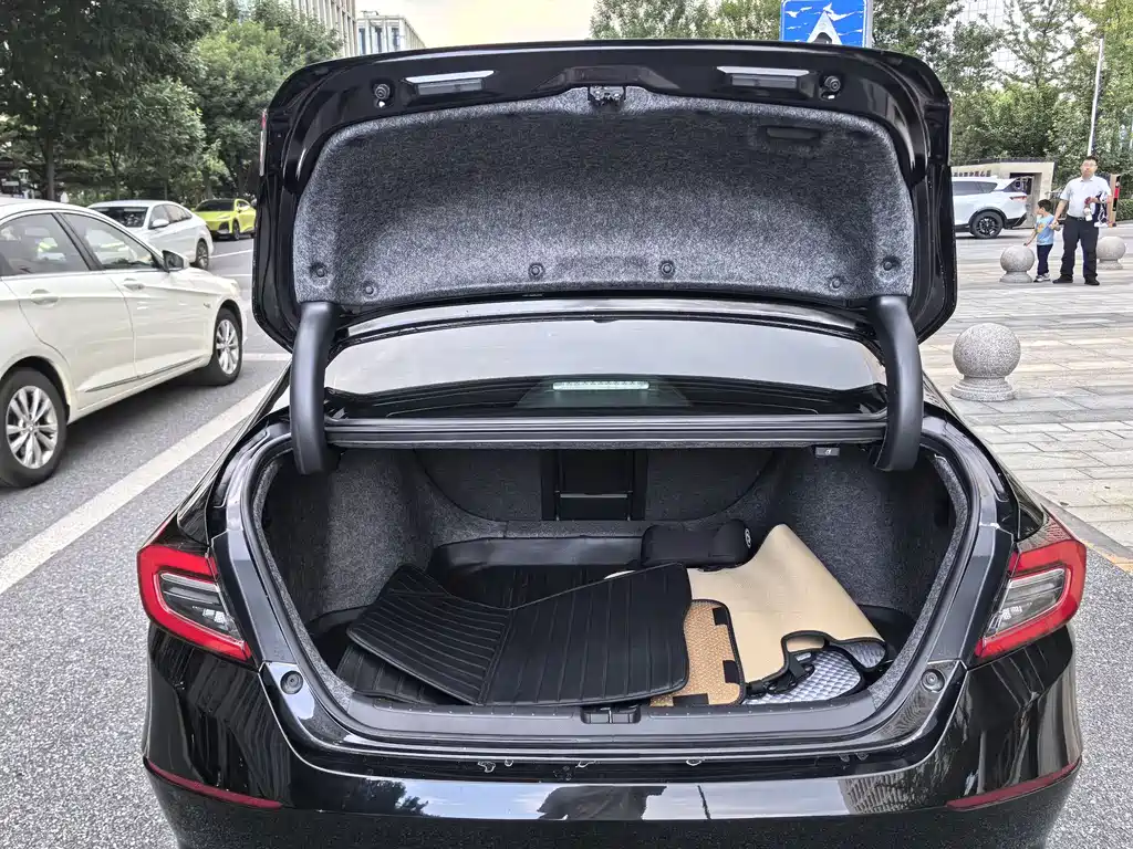 Honda Accord 2023 — фото 16