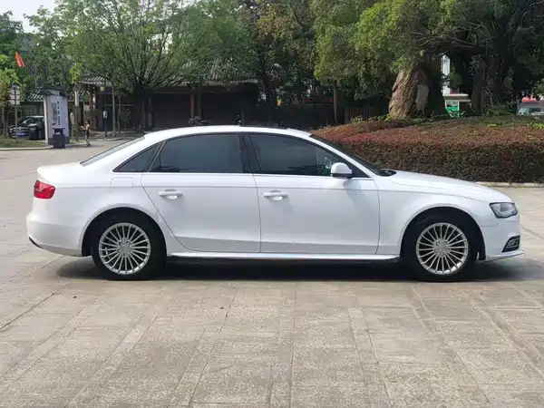 Audi A4L 2015