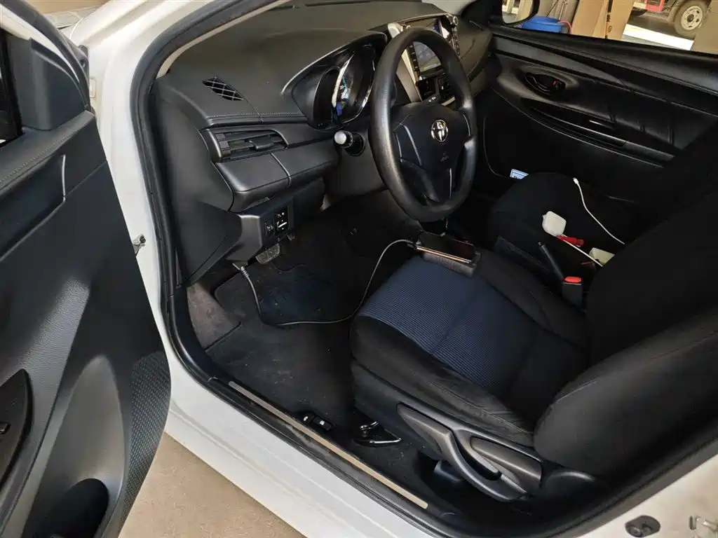 Toyota Yaris L 2019 — фото 16