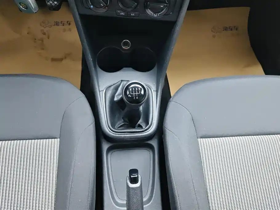 Volkswagen Polo 2015 — фото 16