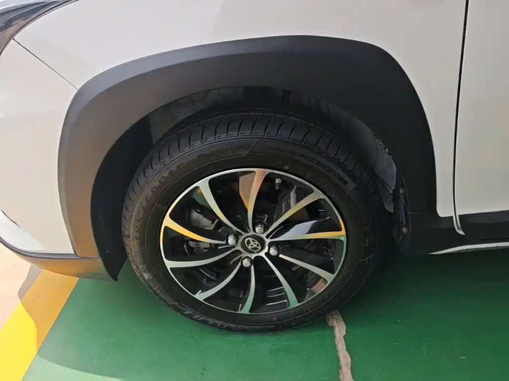 Toyota Yaris L 2021 — фото 23