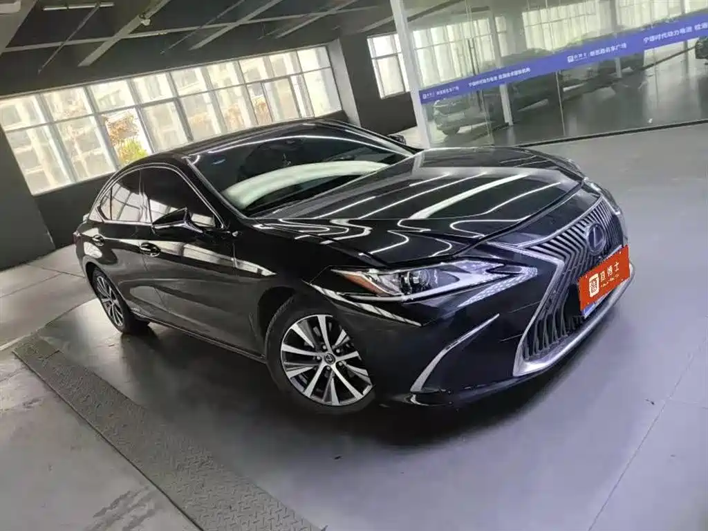 Lexus ES 2019 — фото 2