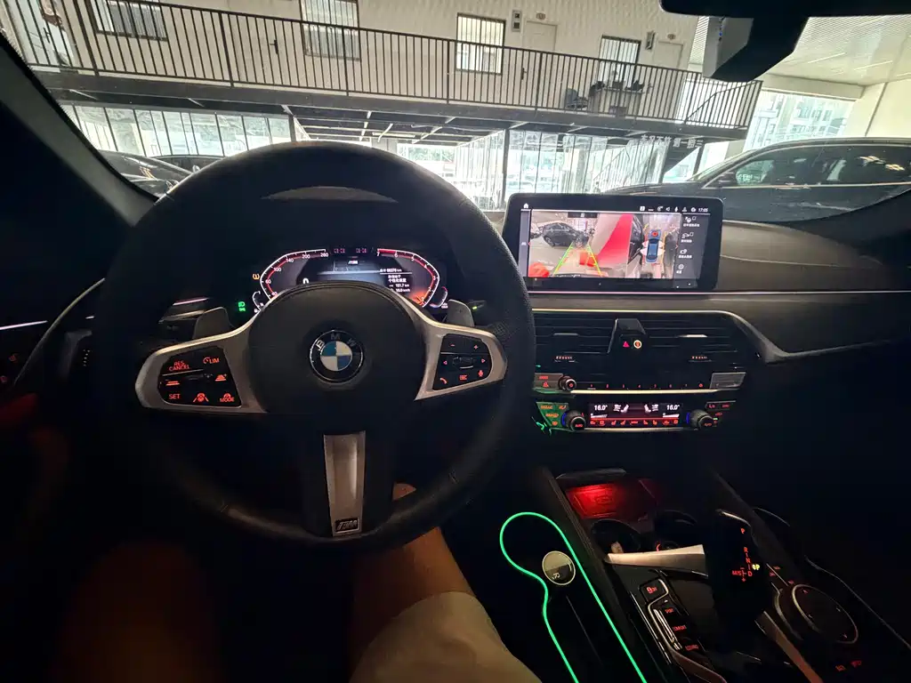 BMW 5 Series 2020 — фото 10