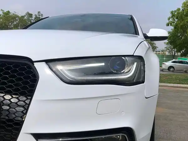 Audi A4L 2015