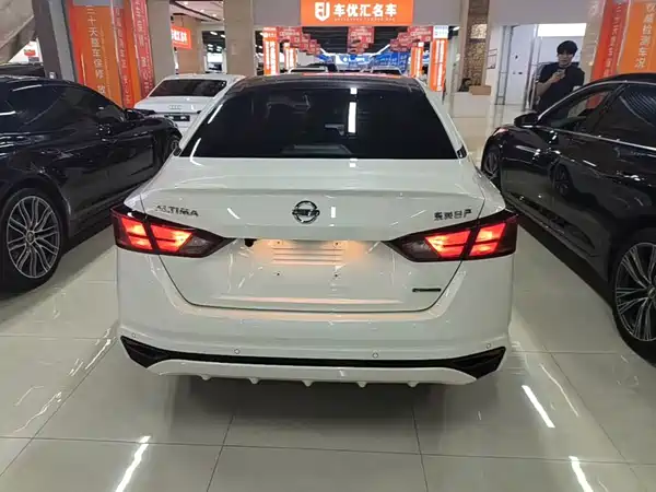 Nissan Teana 2022