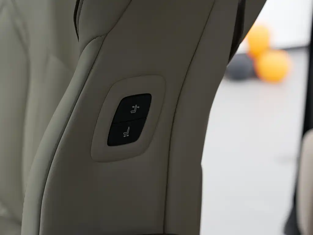 Toyota Alphard — фото 9