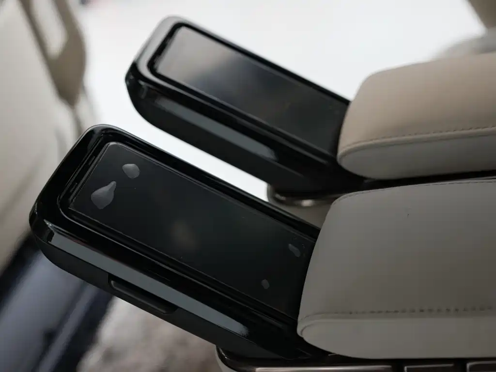 Toyota Alphard — фото 12