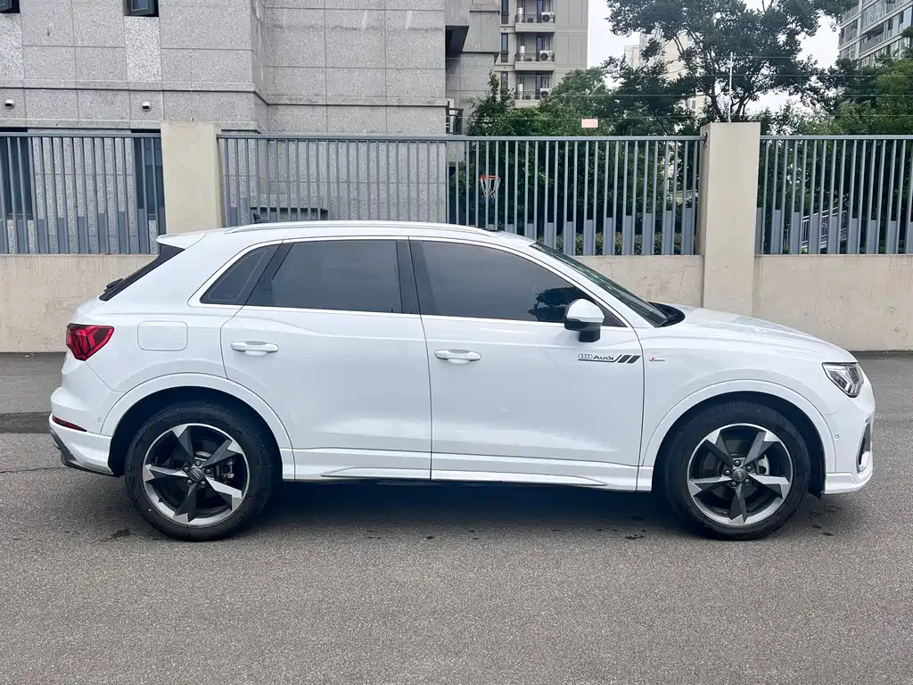 Audi Q3 2021