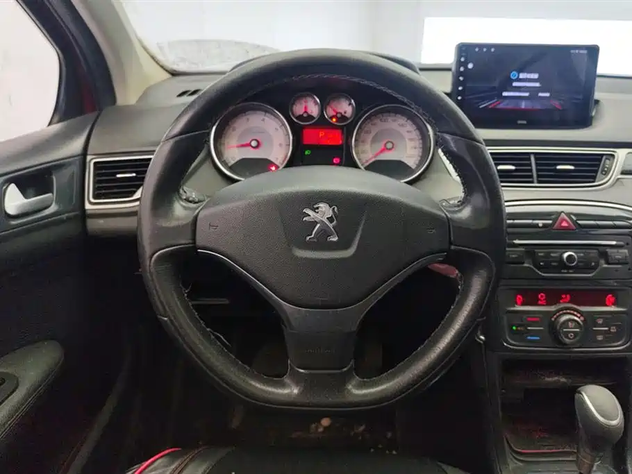 Peugeot 308 2013 — фото 15