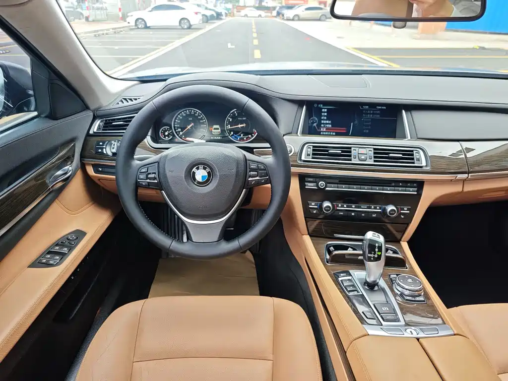 BMW 7 Series 2015 — фото 14