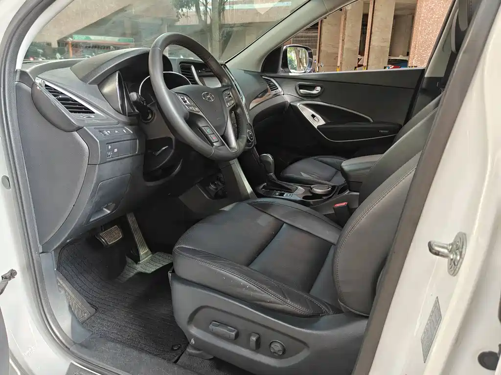 Hyundai Santa Fe 2015 — фото 10