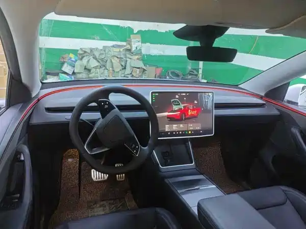 Tesla Model Y 2025