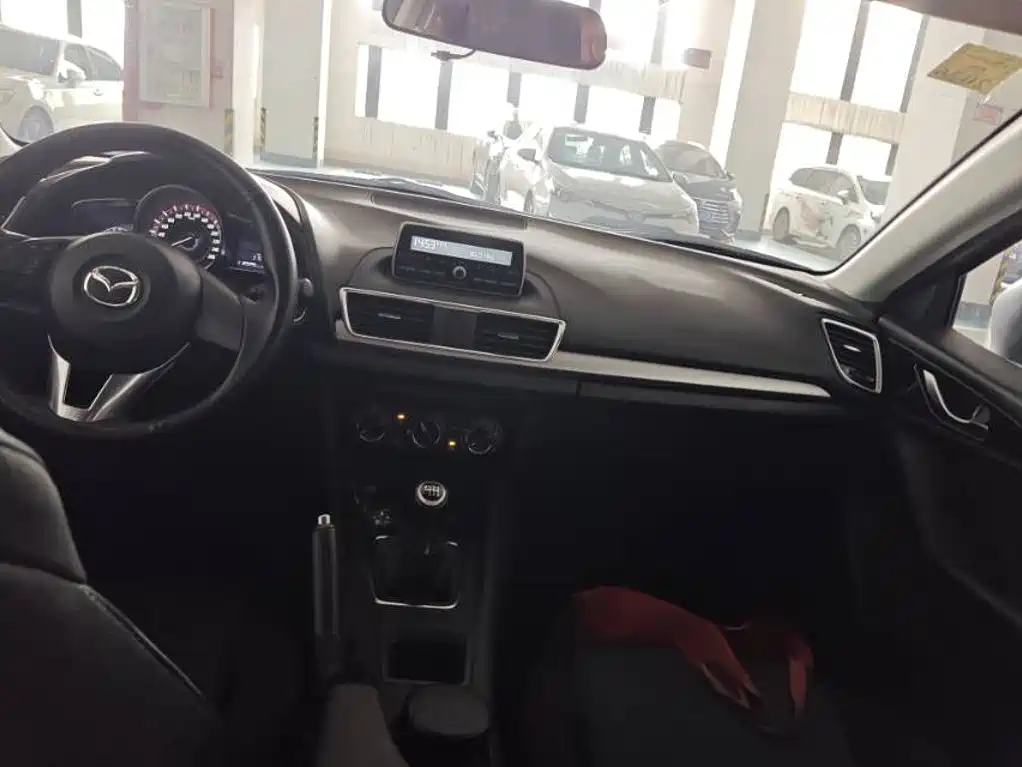 Mazda 3 Axela 2015 — фото 13