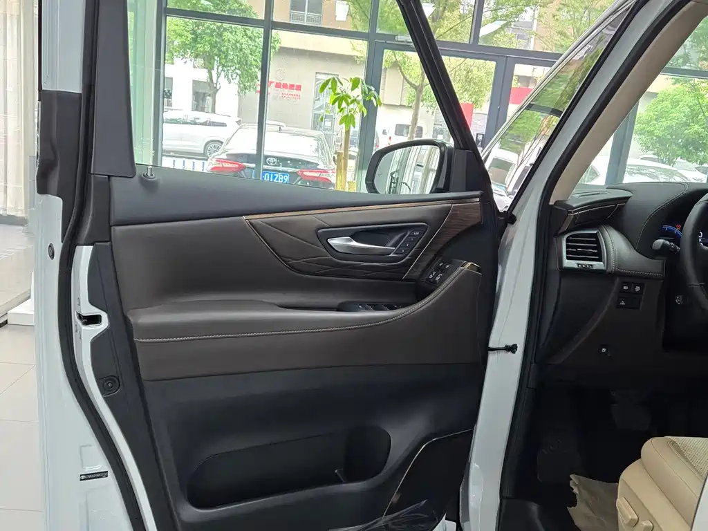 Toyota Vellfire — фото 20