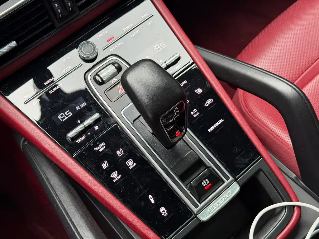 Porsche Cayenne Hybrid 2022 — фото 13