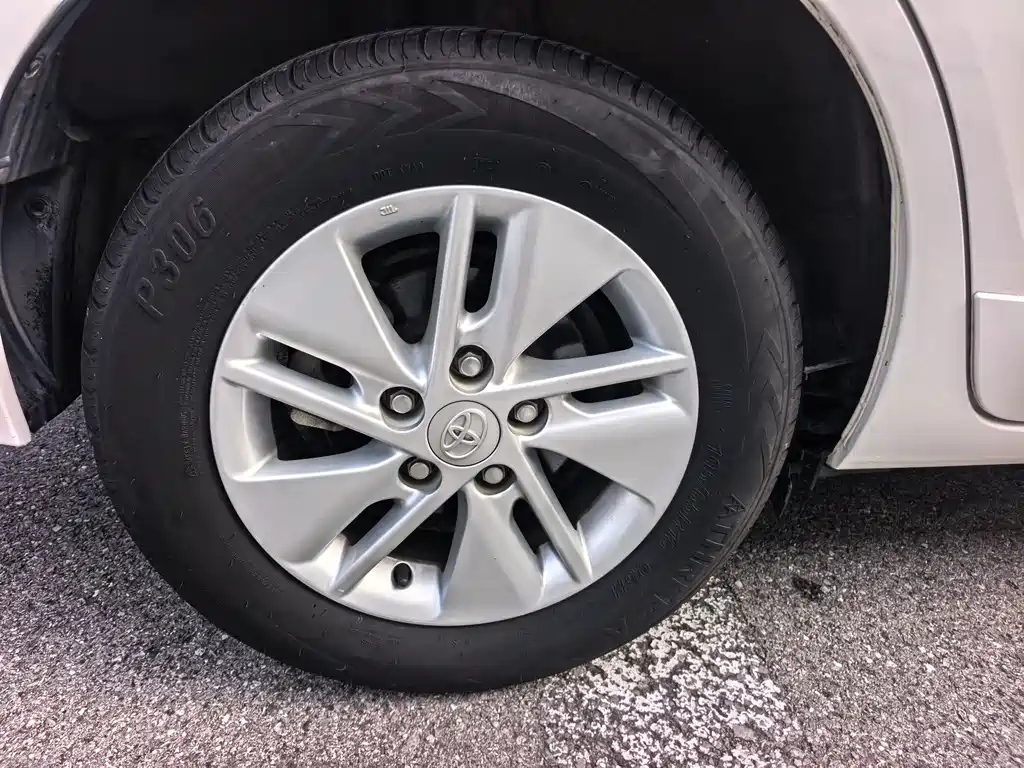 Toyota Corolla 2015 — фото 12