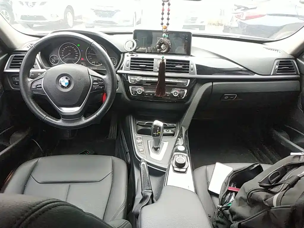 BMW 3 Series 2017 — фото 10