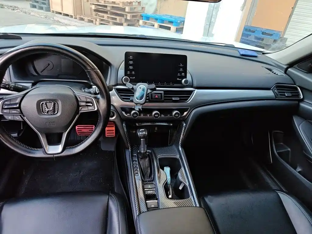 Honda Accord 2018 — фото 13