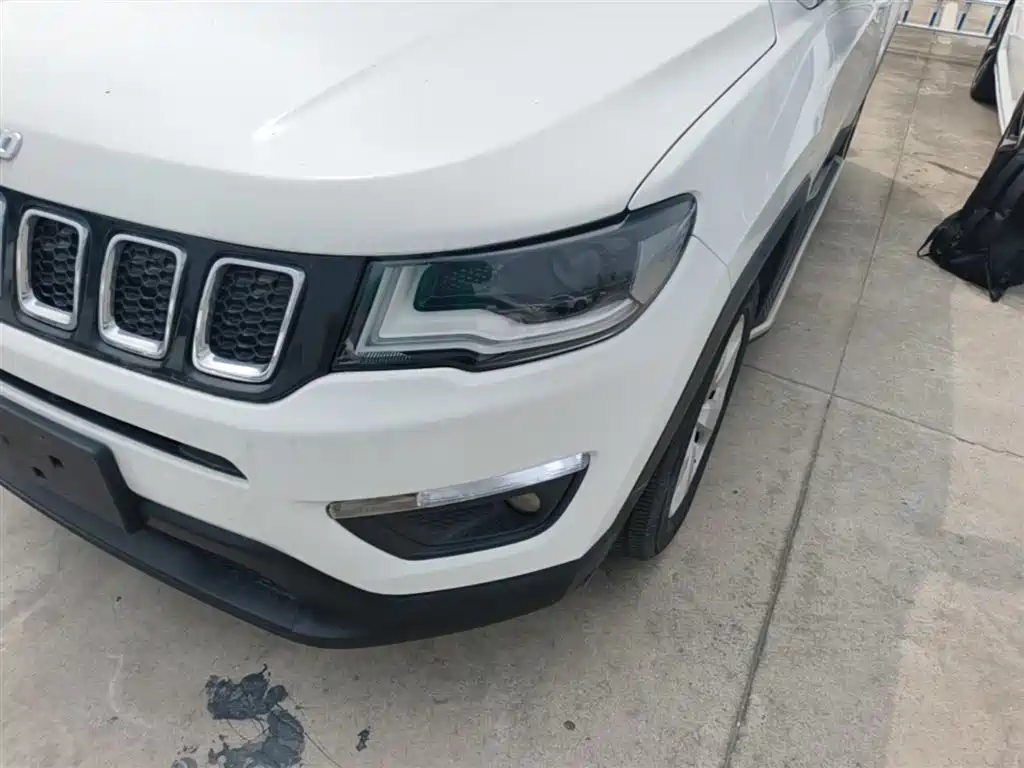 Jeep Compass 2017 — фото 18