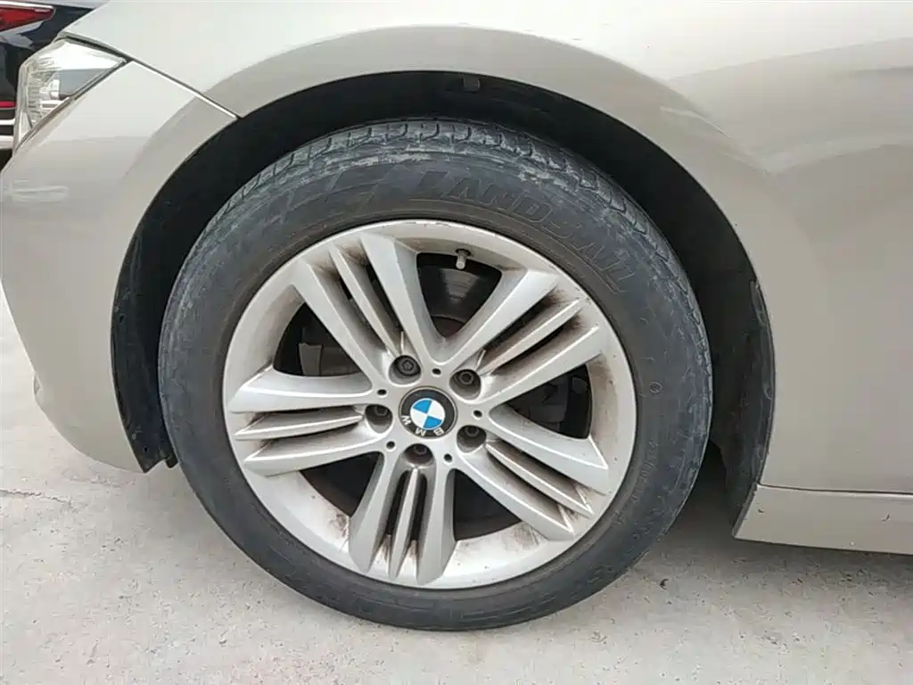 BMW 3 Series 2017 — фото 23
