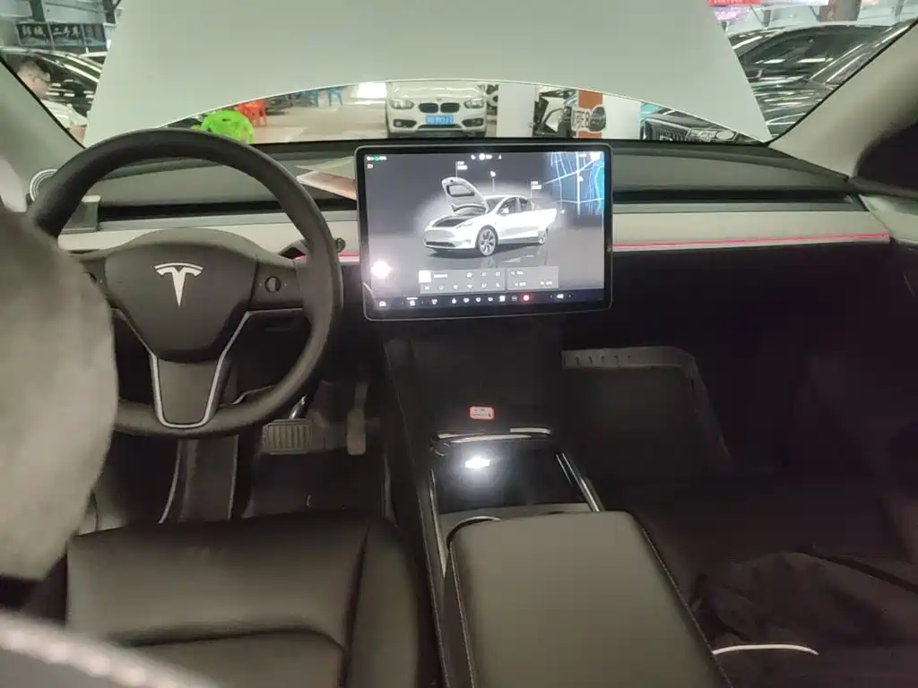 Tesla Model Y 2024 — фото 10
