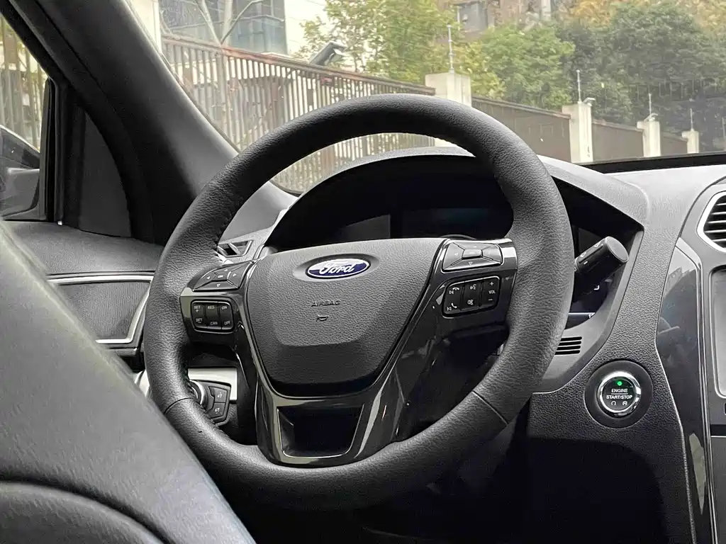 Ford Explorer 2017 — фото 16