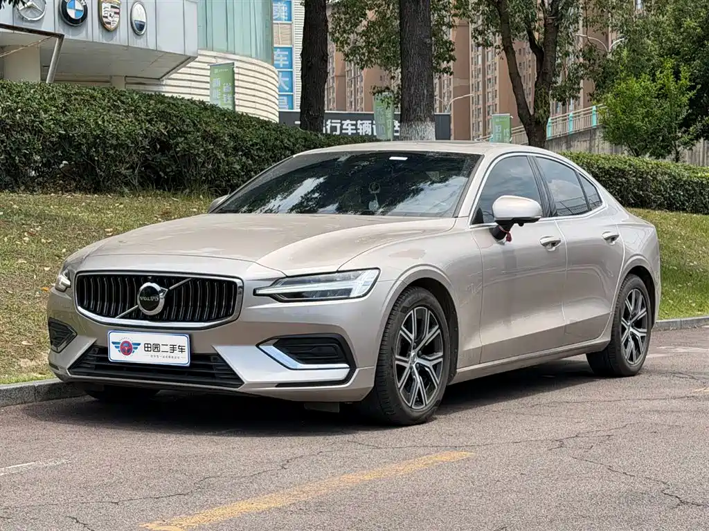 Volvo S60 2025