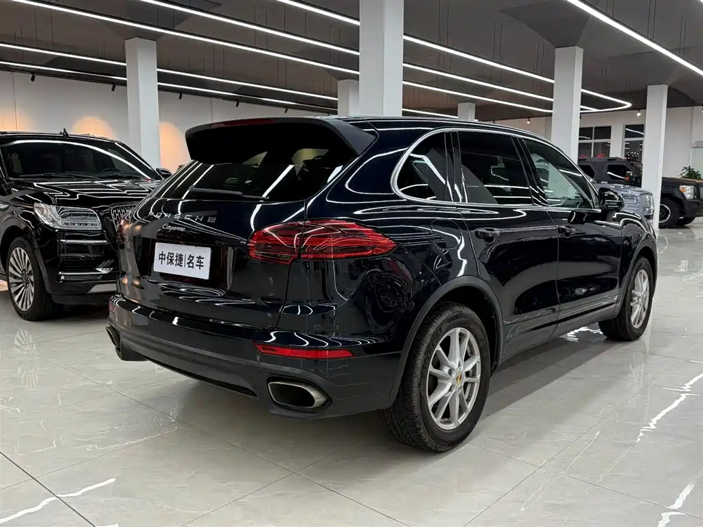Porsche Cayenne 2017 — фото 11