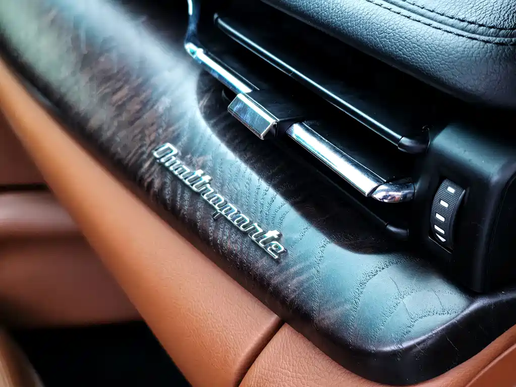 Maserati Quattroporte 2015 — фото 19