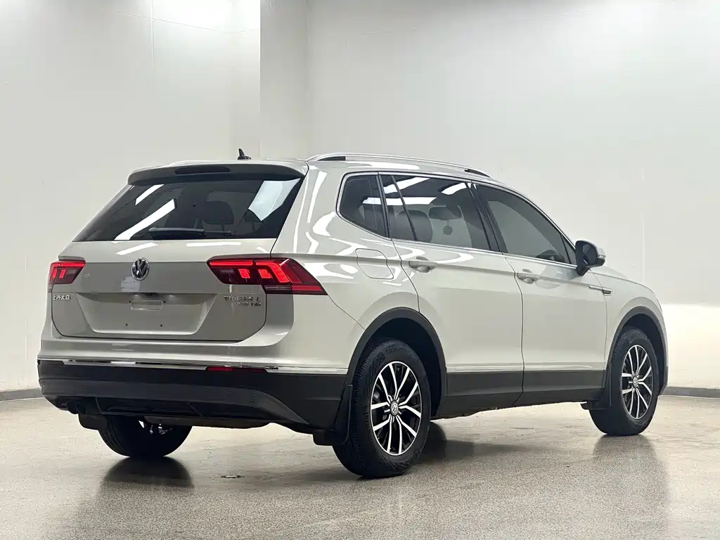 Volkswagen Tiguan L 2018 — фото 31