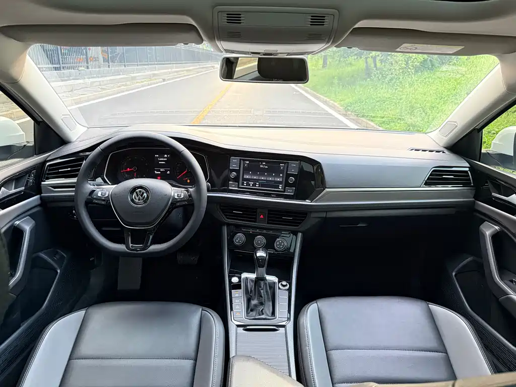 Volkswagen Sagitar 2020