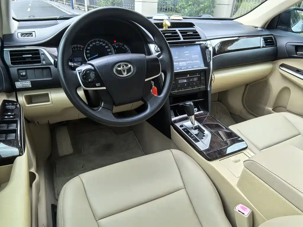 Toyota Camry 2015 — фото 11