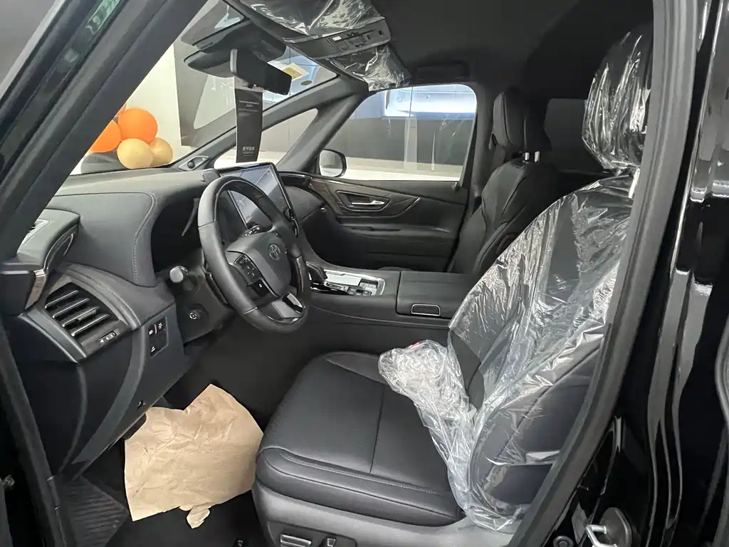 Toyota Alphard — фото 5
