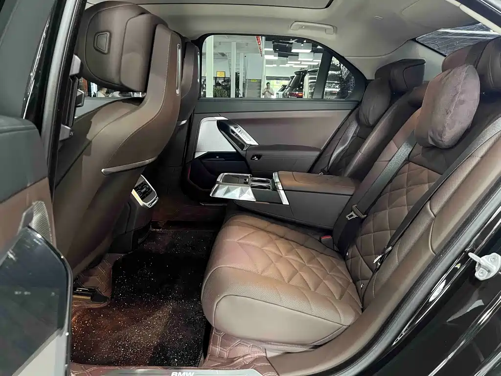 BMW 7 Series 2025 — фото 13